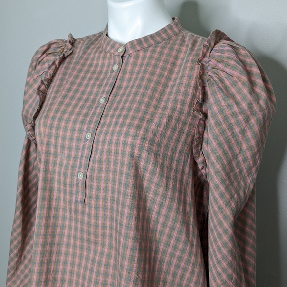 ✨3/$15  J Crew pink blue plaid ruffle long sleeve button up M - Picture 3 of 9